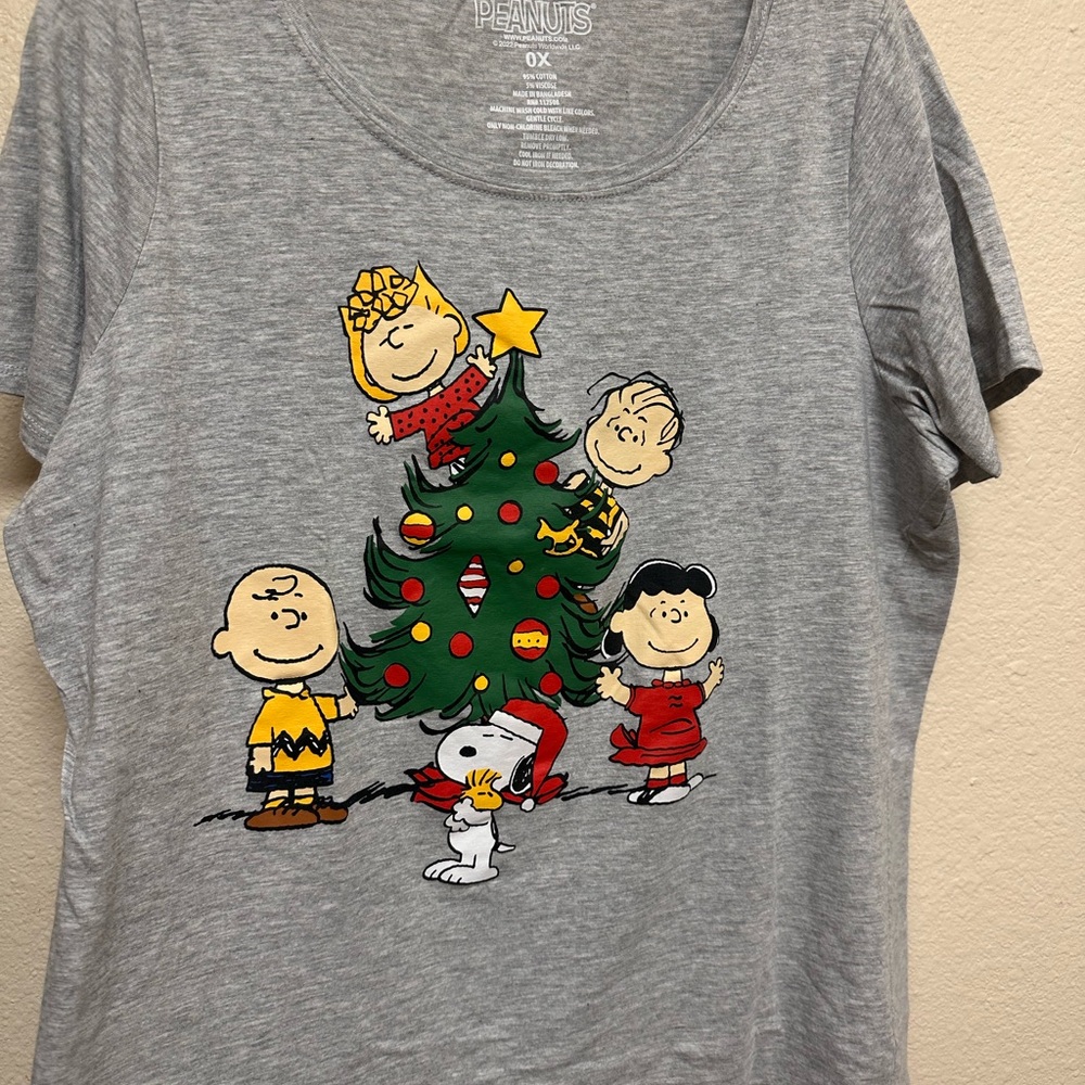 Torrid Gray Peanuts Tee with Christmas Tree